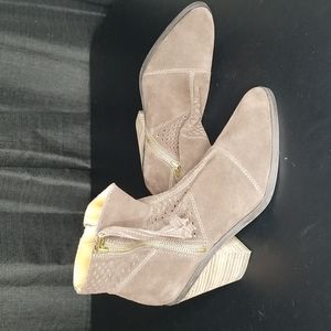 Lucky brand size 9.5 brown ankle boot